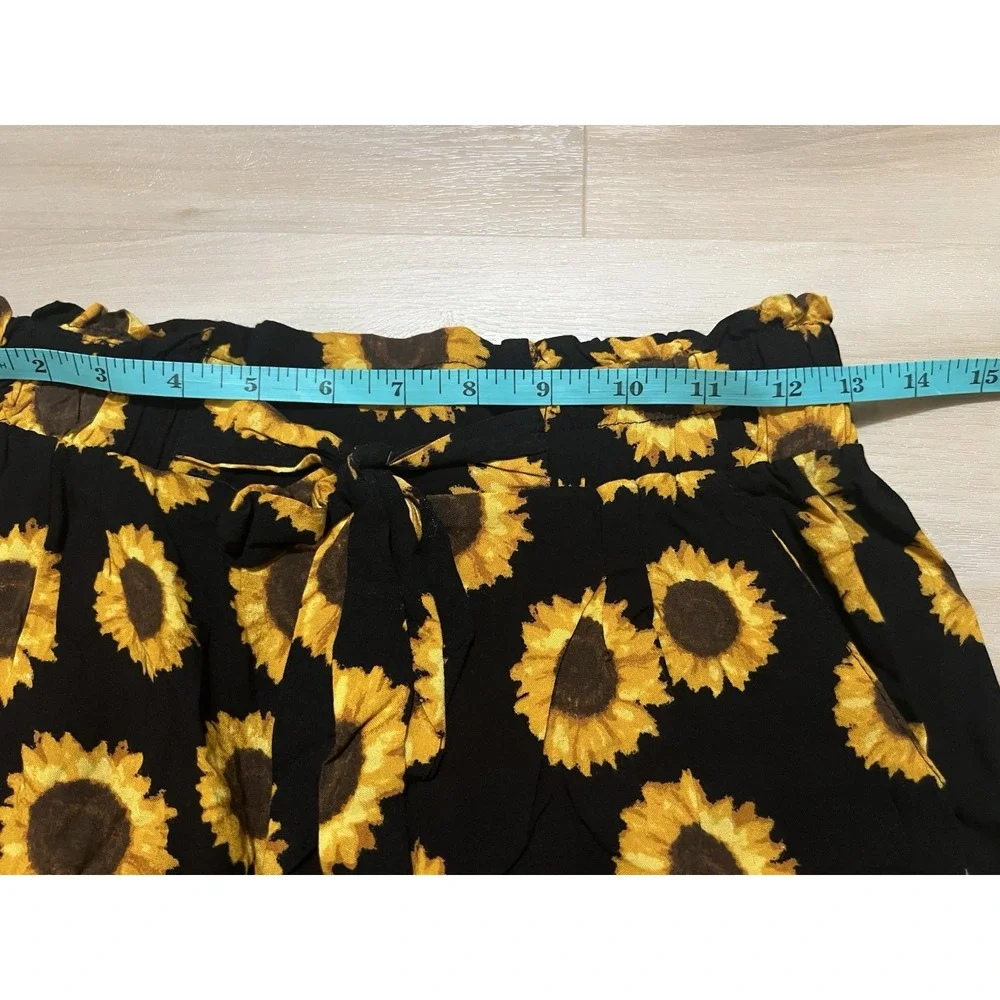 Rue 21 Shorts Floral‎ Print Women's Size Small Sunflower Black Drawstring